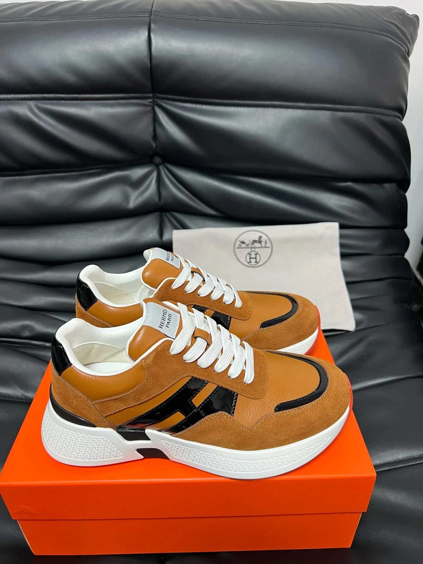 [HERMES] Hermès men's shoes 💰540💰 - High-end quality original order - Upper: 🔝 tumbled calfskin, suede calfskin, shoe body sewn with H pattern - Inner: water-dyed cowhide - Outsole: ultra-light T men's shoes 💰U foam rubber; two-color molded outsole - Super high quality control, fine workmanship: highlighted (high-end, luxury, grade) -Size : 39-44 (38, 45 can be customized)